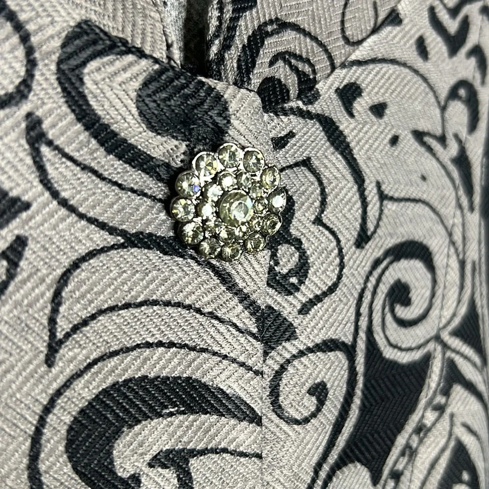 Chico’s Travelers Floral Paisley jeweled button blazer jacket size 2